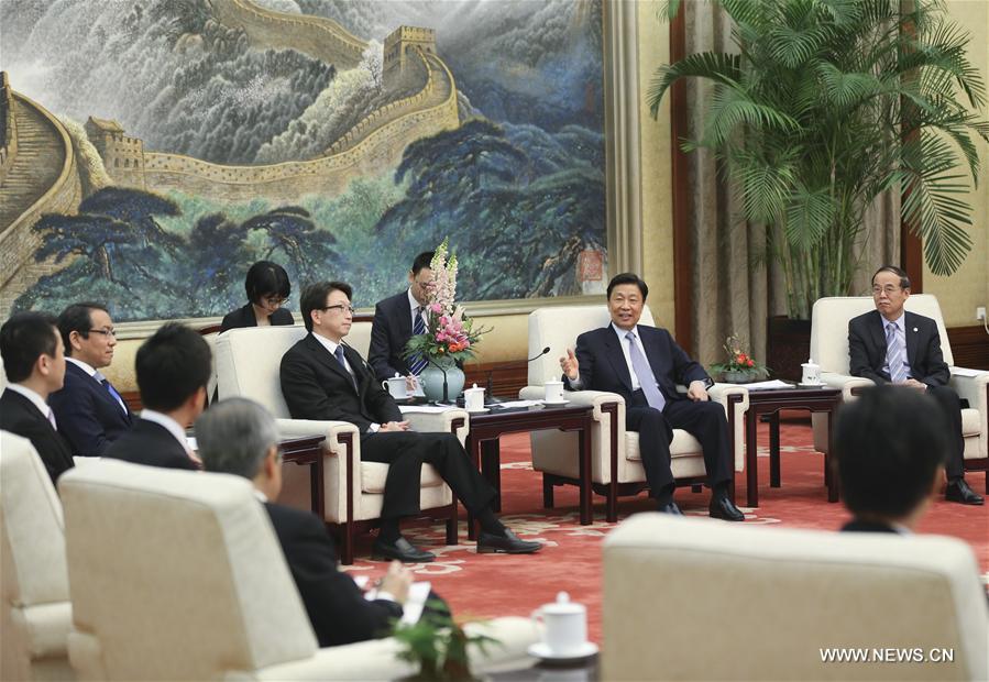 Le vice-président chinois rencontre des jeunes hommes politiques japonais