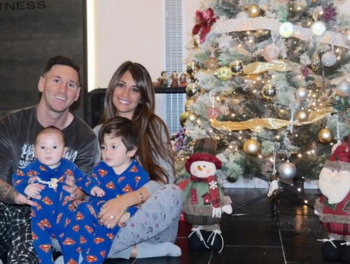 Noël : Lionel Messi pose avec ses deux enfants
