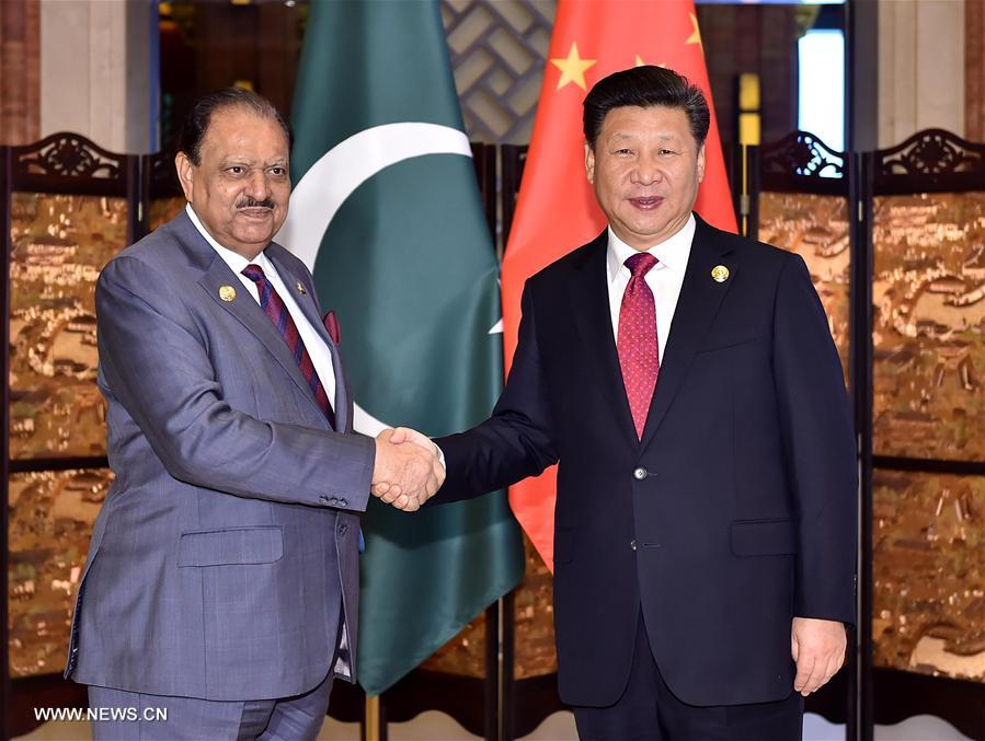 Les présidents chinois et pakistanais s'engagent à renforcer les relations des deux pays