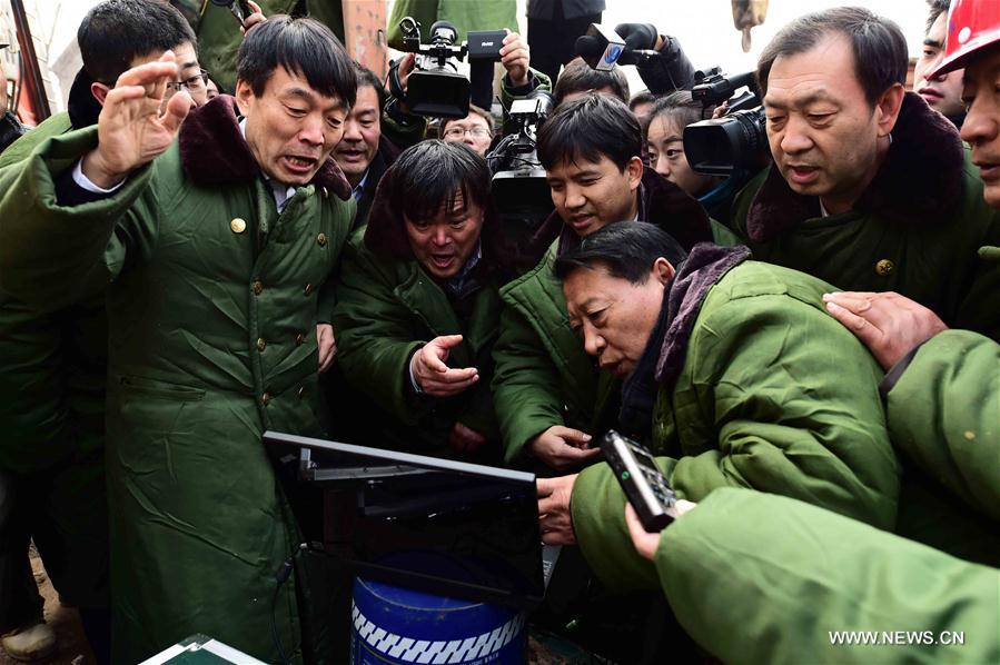Huit personnes retrouvées en vie dans une mine effondrée au Shandong