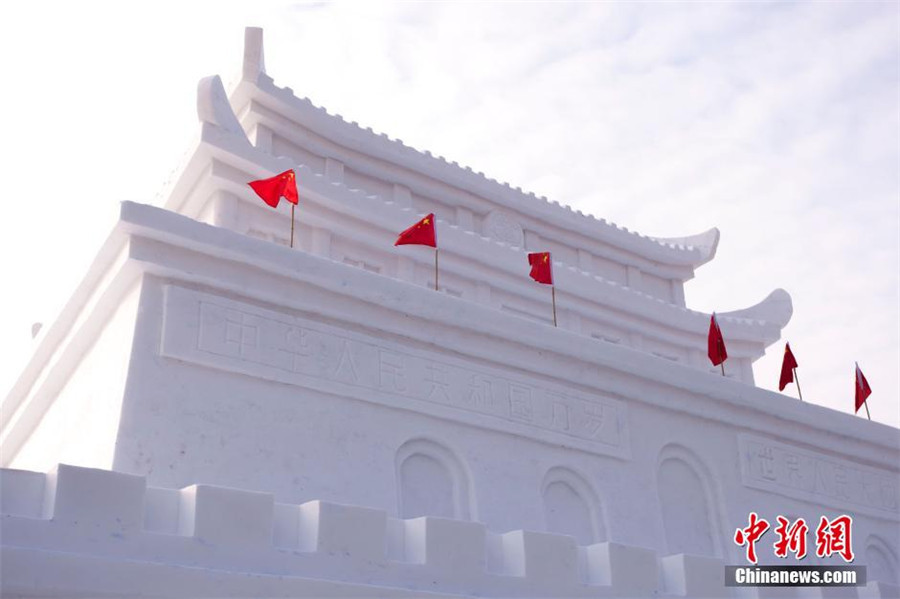 Changchun : une réplique de la porte Tian'an men en neige
