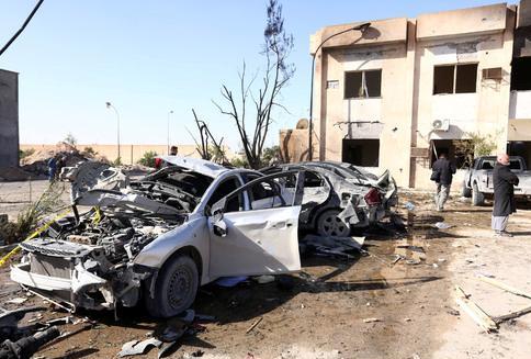 Attentat à la bombe massif en Lybie, au moins 50 morts
