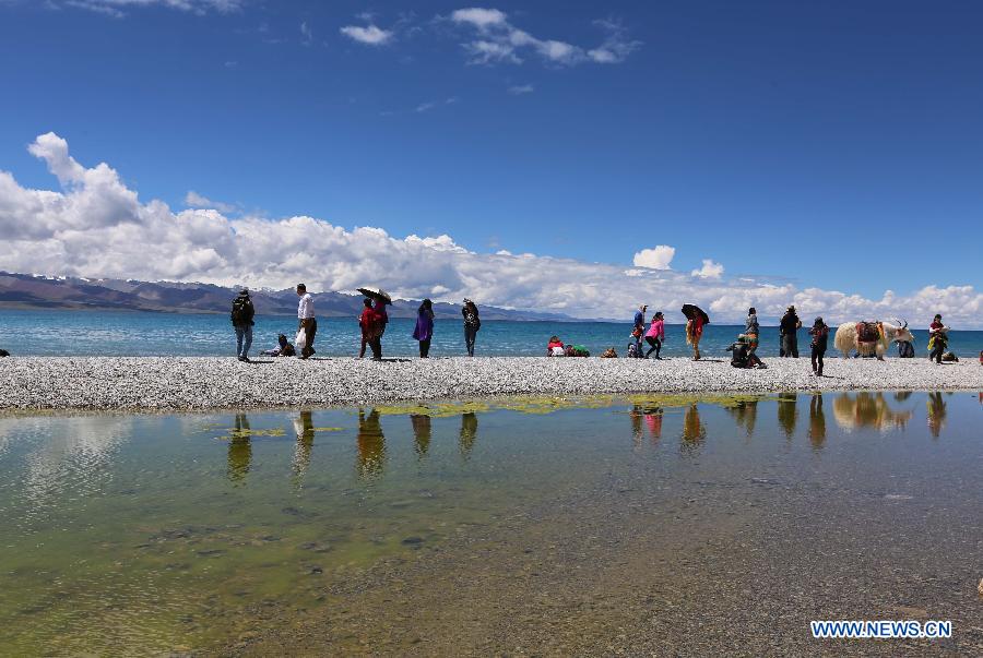 Chine : le plus haut lac salé du monde a acueilli un nombre record de touristes en 2015