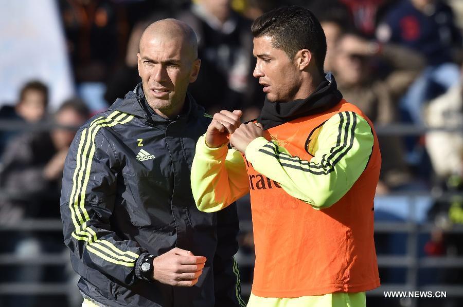 Zidane fait ses débuts à Real Madrid au milieu de la saison espagnole