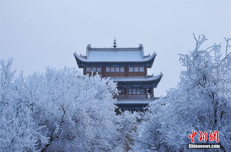 Gansu : de fortes chutes de neige magnifient la Grande Muraille