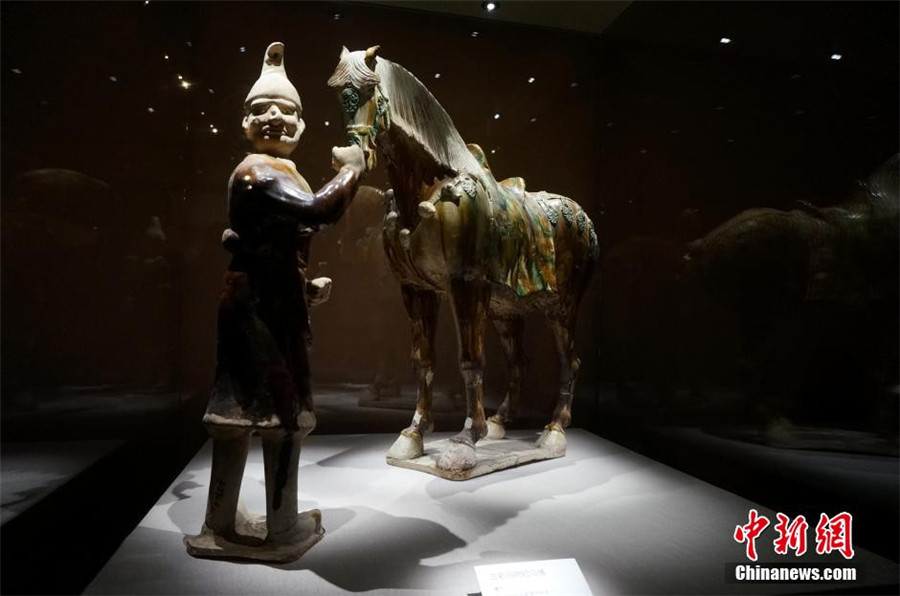 Henan : exposition de céramiques sancai de la dynastie des Tang