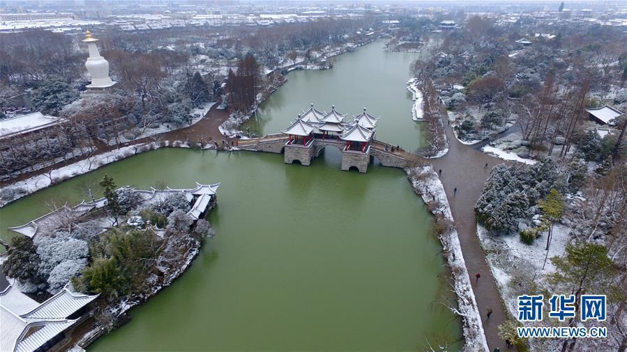 Yangzhou : les rives enneigées du lac Shouxi