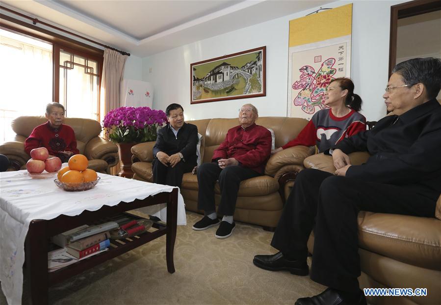 Un haut dirigeant chinois rend visite à des scientifiques
