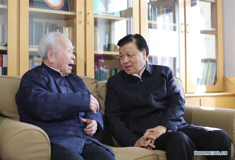 Un haut dirigeant chinois rend visite à des scientifiques