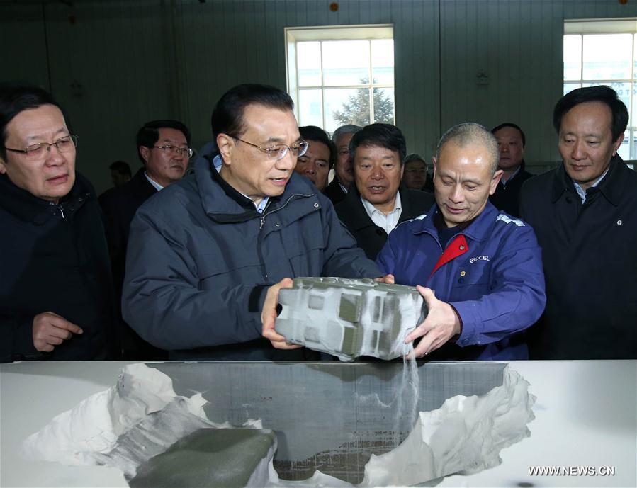 Le Premier ministre chinois appelle à déployer des efforts pour promouvoir les industries traditionnelles