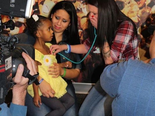 Trois ans après, une mère américaine rencontre la fillette qui a reçu le cœur de son bébé