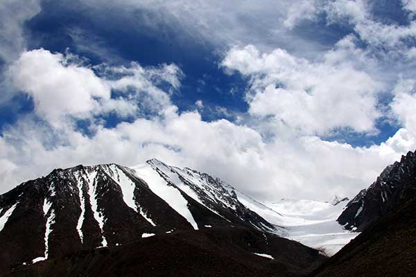 Le Xinjiang interdit les visites de touristes sur les glaciers