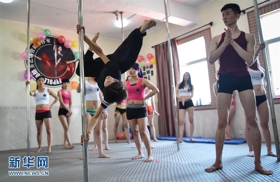 Formation professionnelle de pole dance en Chine
