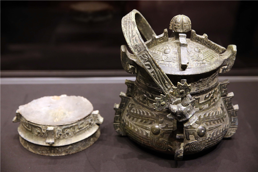 Des objets anciens du tombeau de Haihunhou exposés à Beijing