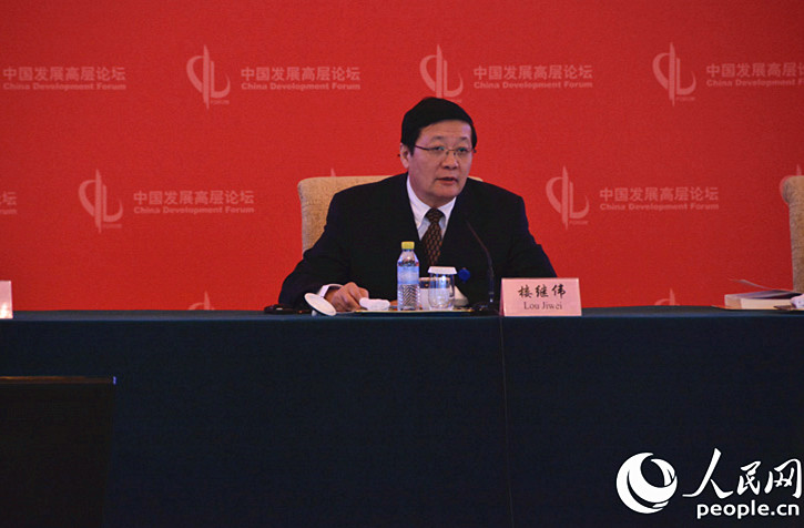 Lou Jiwei : le marché chinois ne s'inquiète pas de la dégradation de sa note par Moody