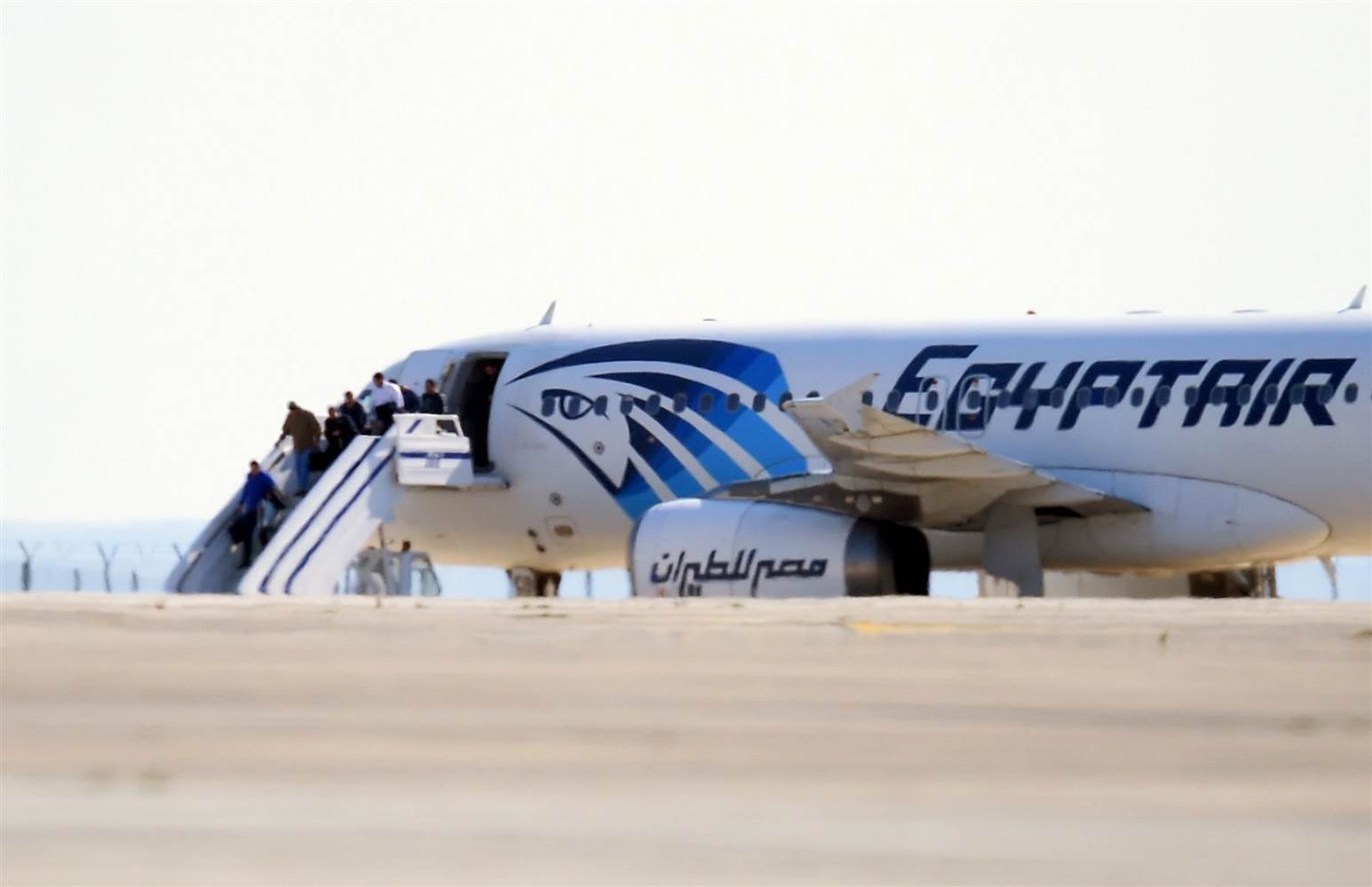 Détournement d'un avion égyptien sur Chypre : le preneur d'otages arrêté, aucune victime