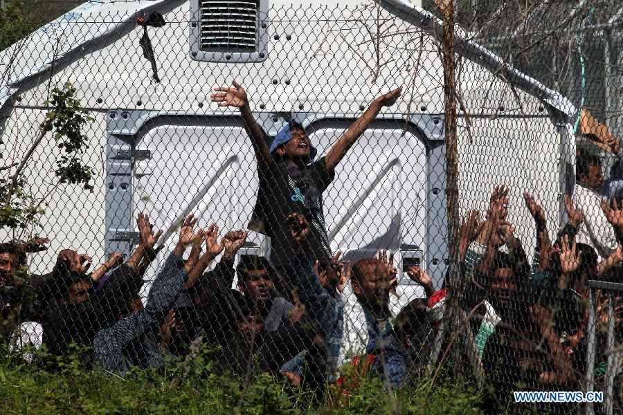 Embrasement des tensions dans des camps de réfugiés grecs après des renvois vers la Turquie