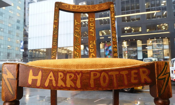 La chaise de l'auteur d'Harry Potter vendue pour près de 400 000 Dollars aux enchères