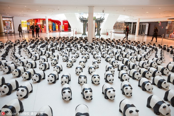 Un millier de pandas dans un centre commercial parisien