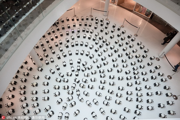 Un millier de pandas dans un centre commercial parisien