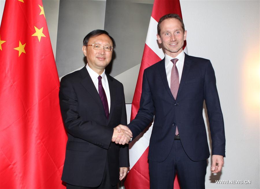 Le conseiller d'Etat chinois discute des relations bilatérales avec le ministre danois des AE