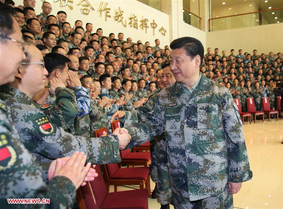 Xi Jinping visite le centre de commandement des combats interarmées