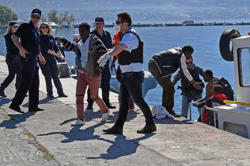 Plus de 500 migrants auraient péri en Méditerranée dans le naufrage de leur navire