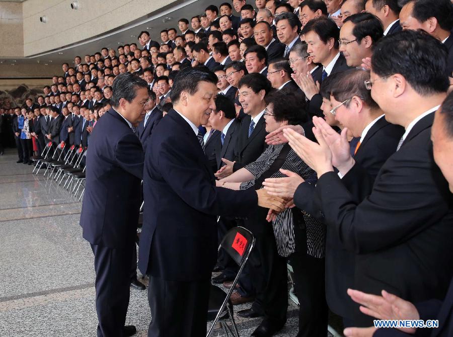 Liu Yunshan participe à la cérémonie des remises des diplômes de l'école du Parti