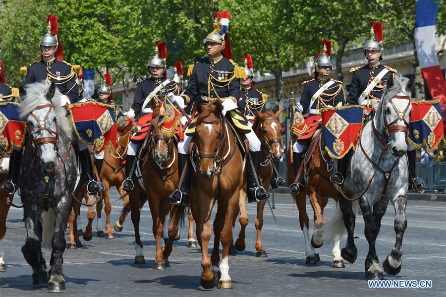 La cérémonie du 71e anniversaire du 8 mai 1945 se tient à Paris avec un fort dispositif de sécurité