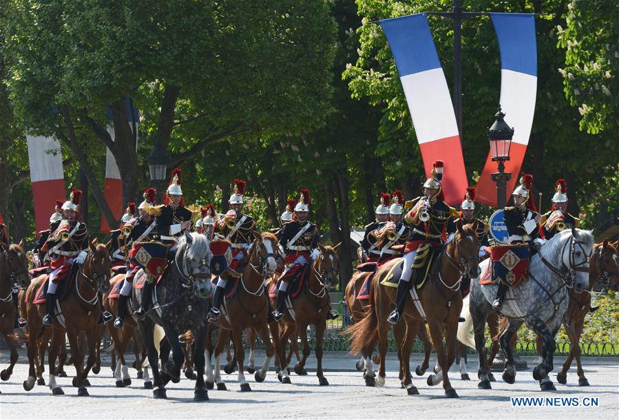 La cérémonie du 71e anniversaire du 8 mai 1945 se tient à Paris avec un fort dispositif de sécurité