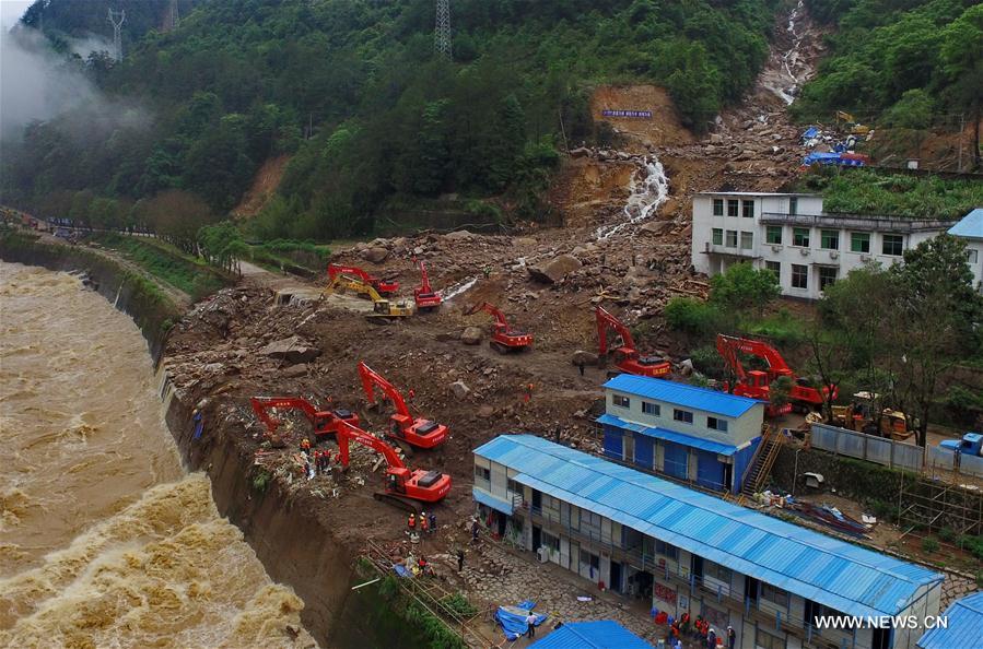 Chine : huit corps retrouvés après un glissement de terrain au Fujian