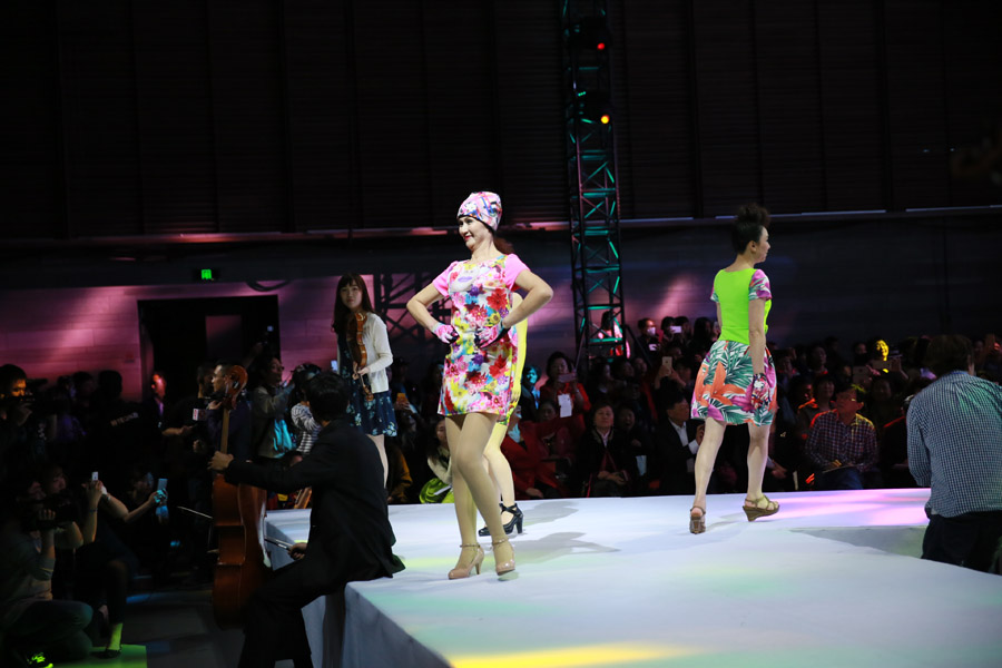 Défilé de mode : la classe des quinquagénaires shanghaiennes
