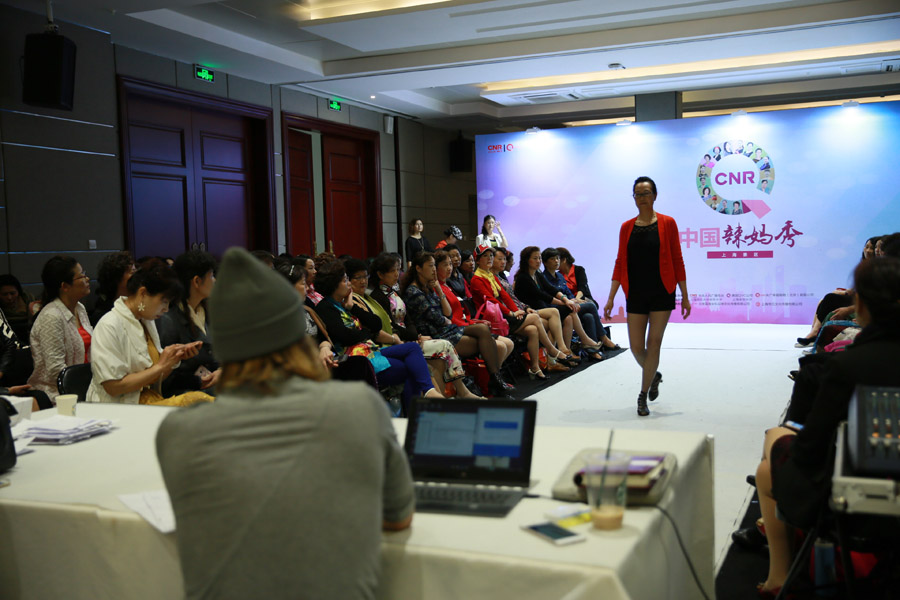 Défilé de mode : la classe des quinquagénaires shanghaiennes