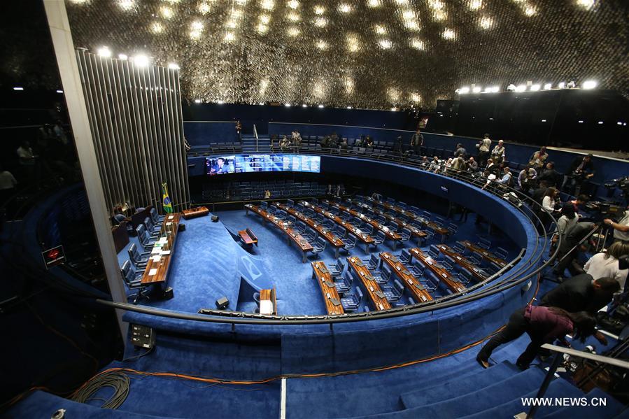 Brésil : Dilma Rousseff écartée du pouvoir après l'approbation par le Sénat de l'ouverture d'un procès en destitution