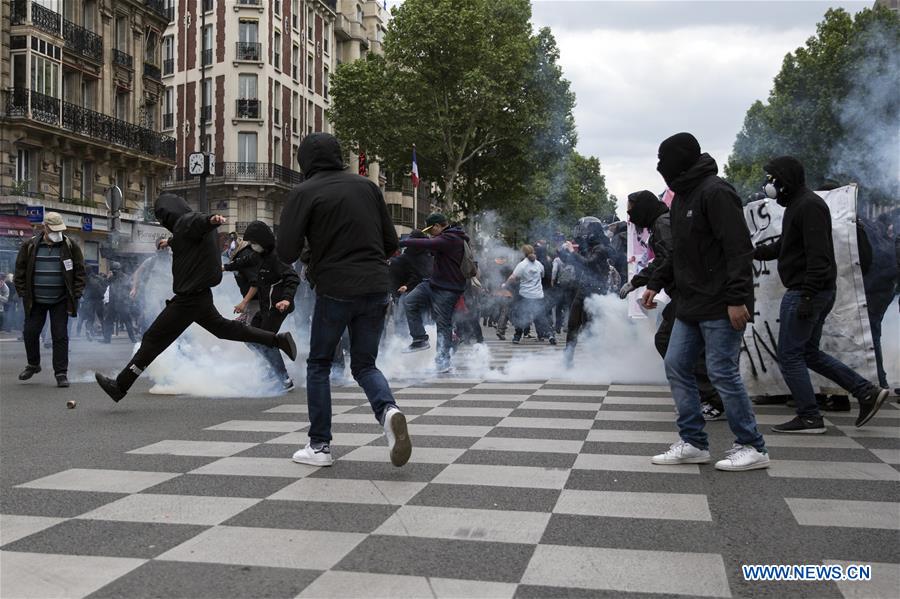 France : plus de 10 000 manifestants mobilisés contre la loi Travail à Paris