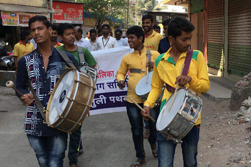 En Inde, une ville fait la chasse aux mauvais payeurs à coups de tambour
