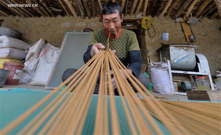 La fabrication traditionnelle de l'encens dans le comté tibétain de Nyemo