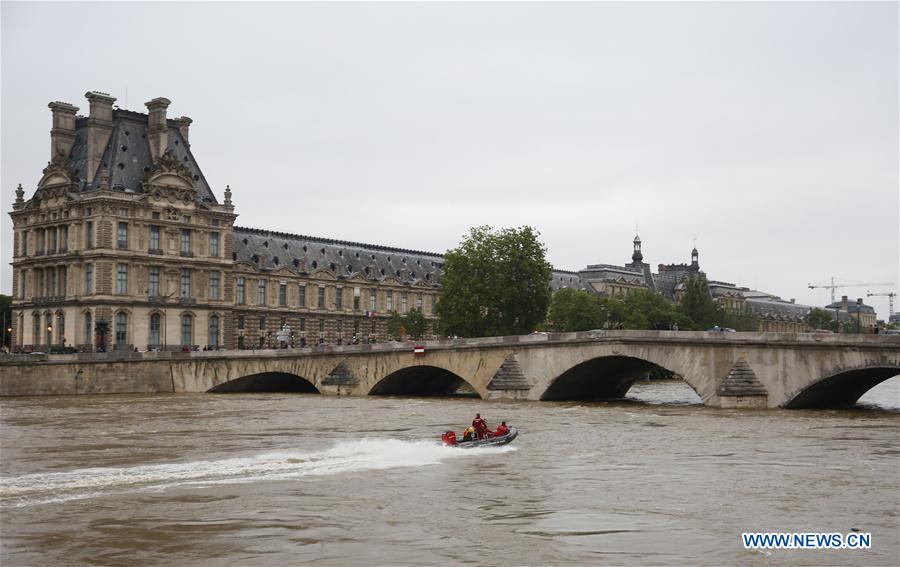 Inondations à Paris : des stations de métro fermées et le Louvre fermé jusqu'au 7 juin