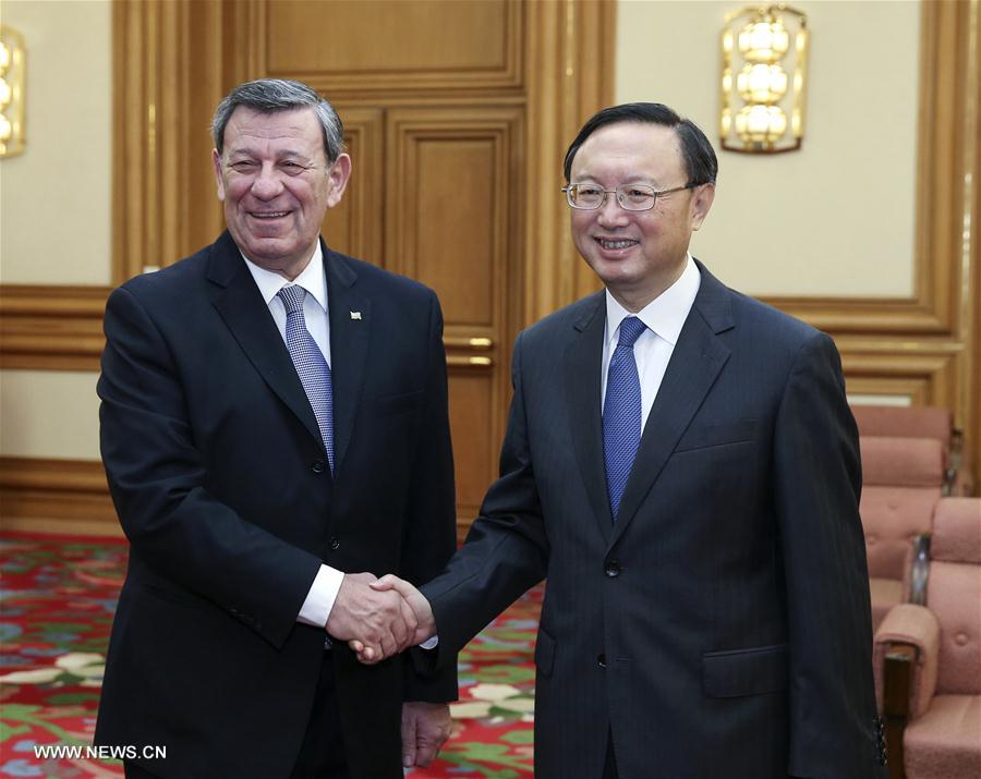 La Chine et l'Uruguay s'engagent à renforcer leurs relations
