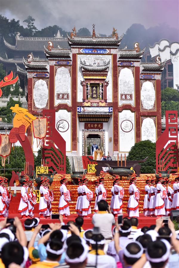 Chine : célébrations à l'approche de la Fête des Bateaux-Dragons