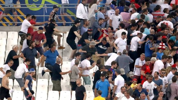 Euro 2016 : l'UEFA menace l'Angleterre et la Russie d'exclusion en cas de nouveaux incidents