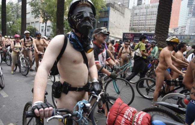 Mexique: Des centaines de cyclistes défilent nus pour dénoncer le danger des voitures et de la pollution