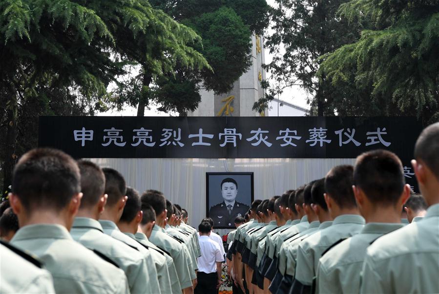 Chine : enterrement des cendres du Casque bleu chinois dans son pays natal