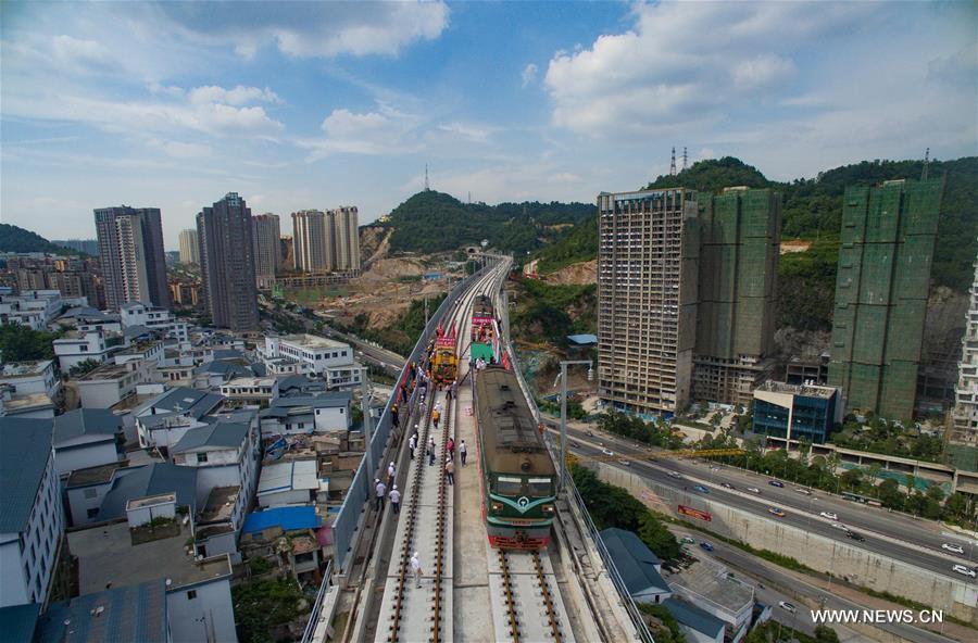 Fin de la pose des voies du chemin de fer à grande vitesse Shanghai-Kunming