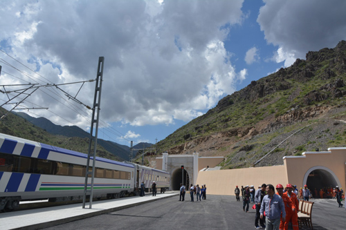 Le plus long tunnel ferroviaire d'Asie centrale achevé par une société chinoise en Ouzbékistan