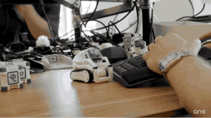 Cozmo : un robot attachant aux faux airs de Wall-E