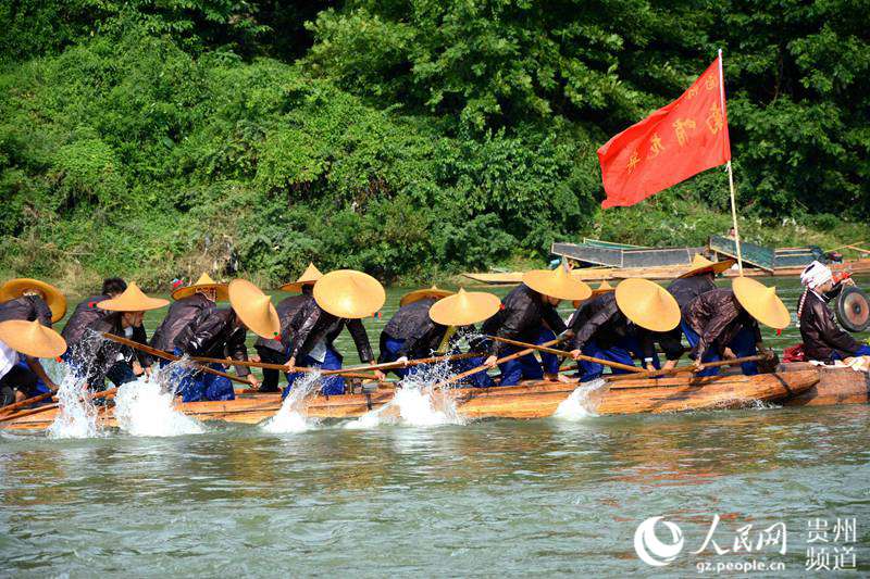 Le Festival des Bateaux-Dragons des Miaos du Guizhou