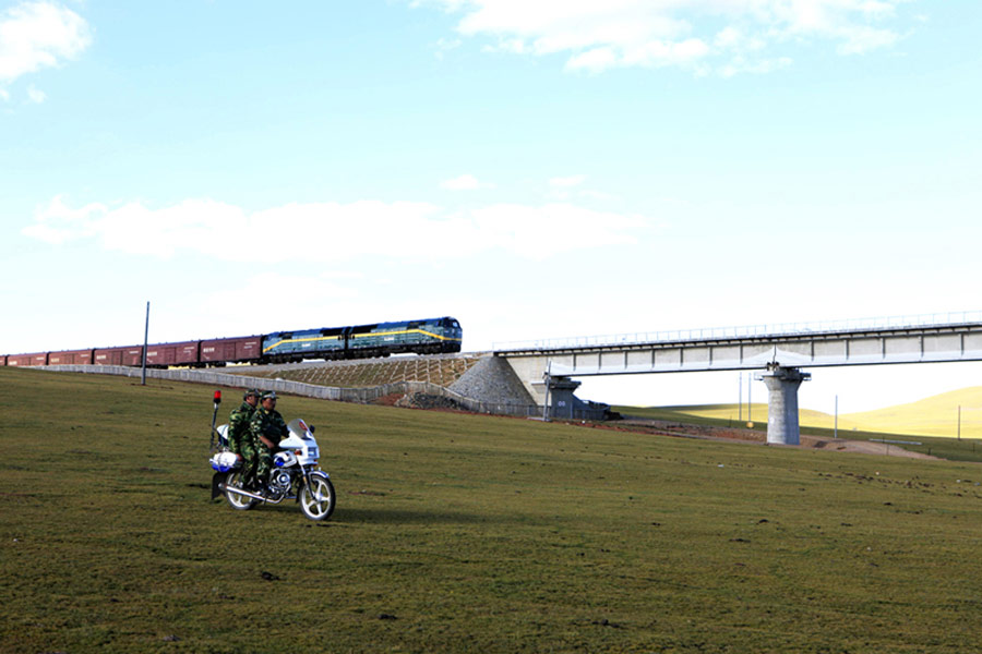 Dixième anniversaire de la voie ferrée Qinghai-Tibet