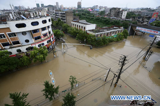 Les pluies torrentielles font 128 morts en Chine