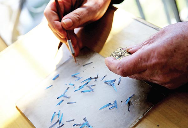 Des plumes de martin-pêcheur dans la joaillerie impériale chinoise 